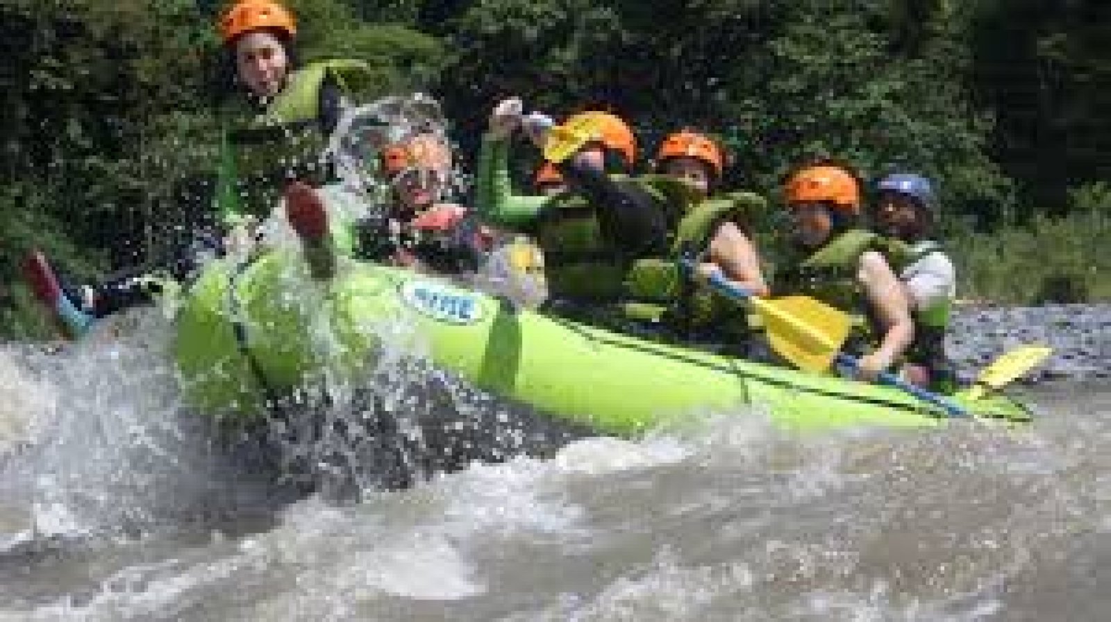 Adrenalina en el río Pastaza: rafting nivel III+ desde Baños a Puyo