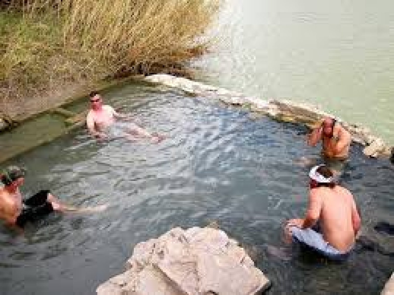 Aguas Sanadoras de Baños: Tradición y Naturaleza en la Capital de la Aventura de Ecuador