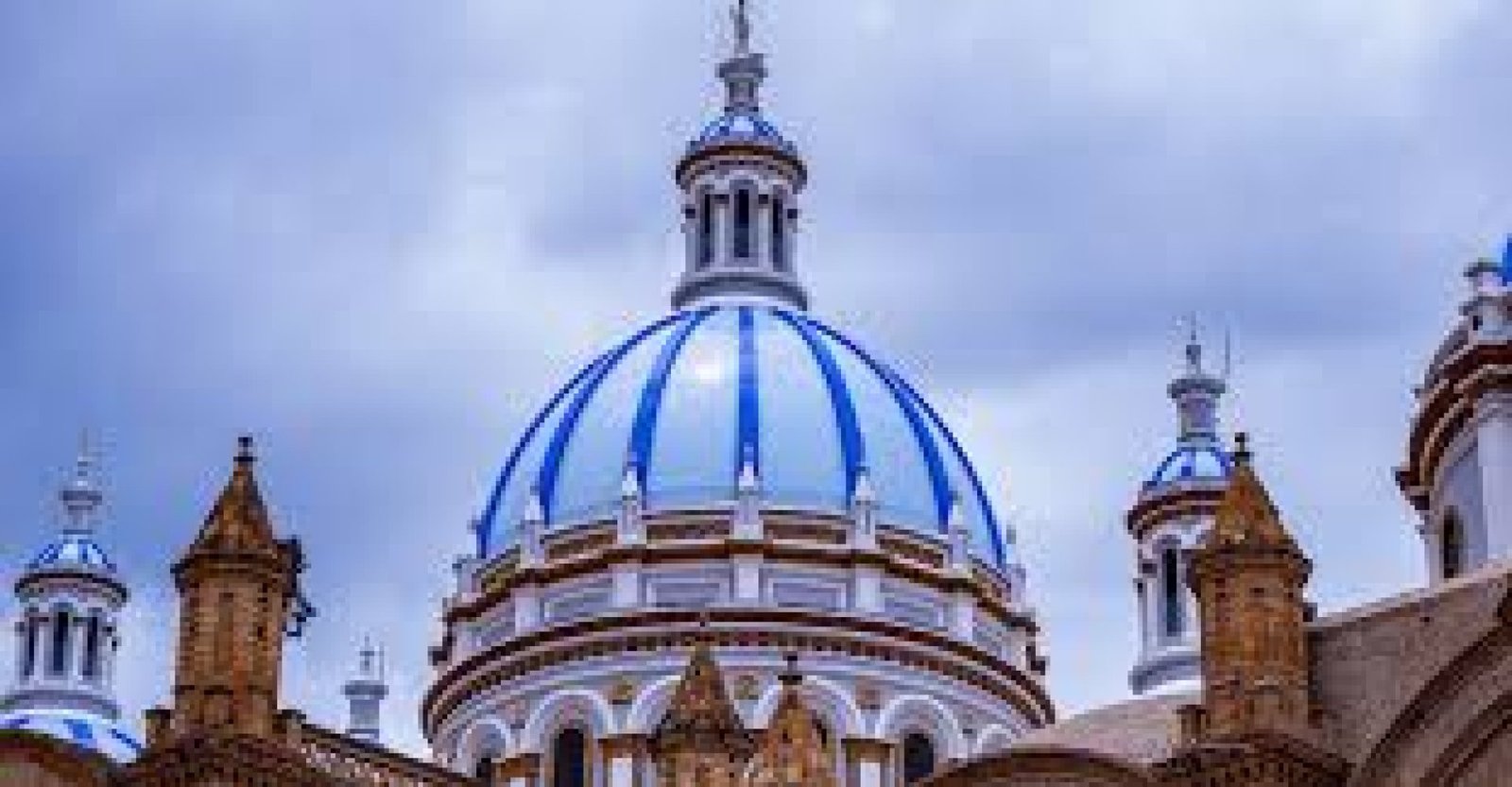 Arquitectura Patrimonial del Ecuador: De los Andes al Pacífico