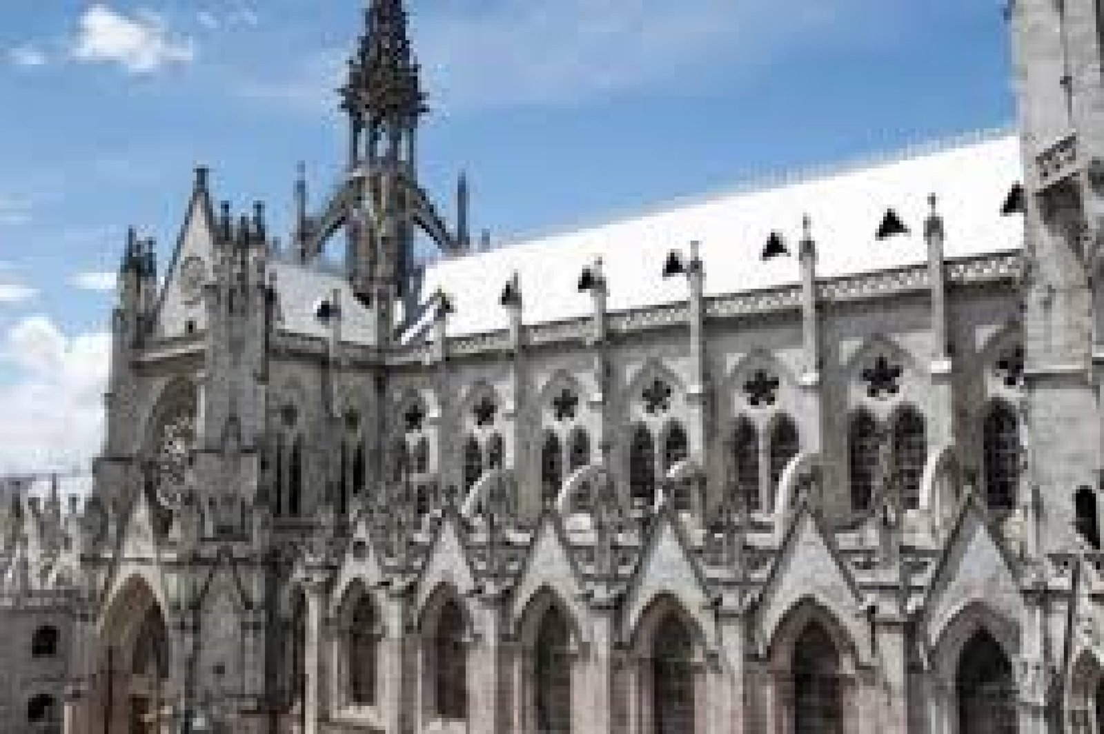 Arquitectura Tradicional del Ecuador: Un Recorrido por las Joyas Coloniales y Andinas
