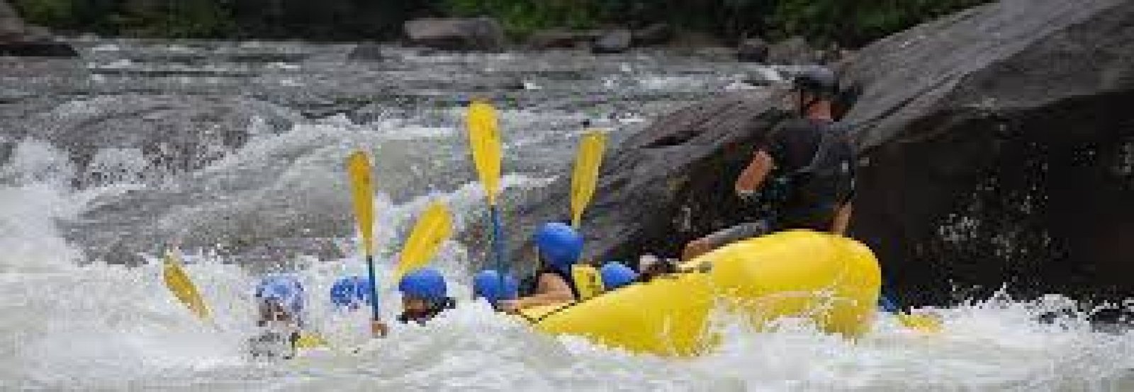 Aventuras en los ríos de Ecuador: rafting, kayak y deportes acuáticos