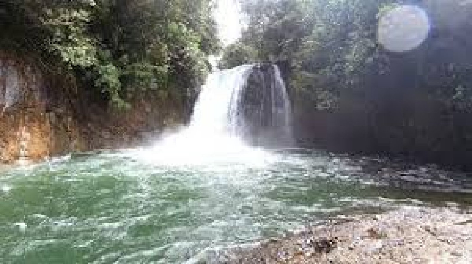 Hollín Machay Waterfall: adventure and crystal-clear waters near Tena