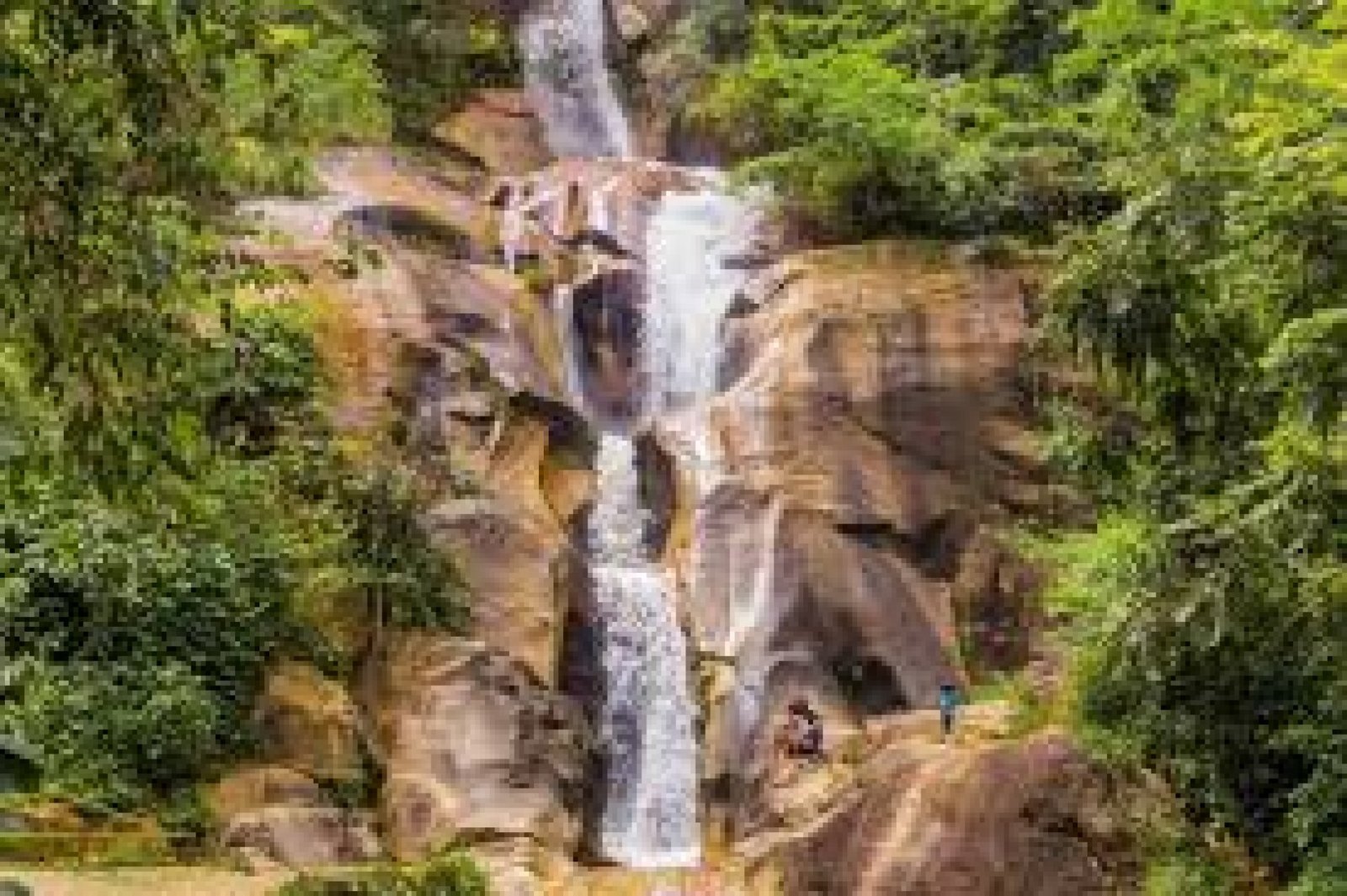 Cascada Siete Tinajas: piscinas naturales escondidas en la selva de Napo