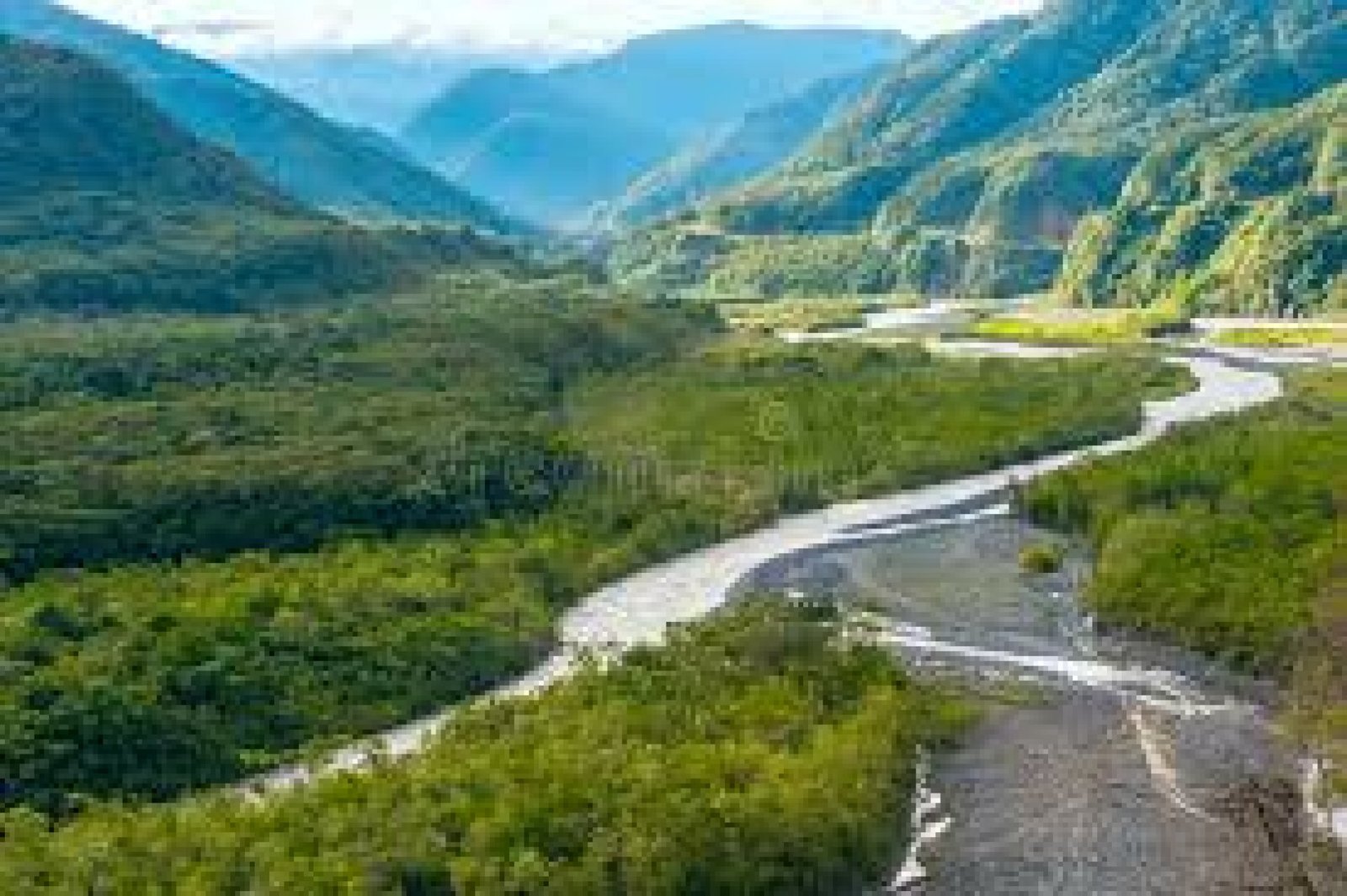 How an Ecuador Amazon and Andes travel route is organized