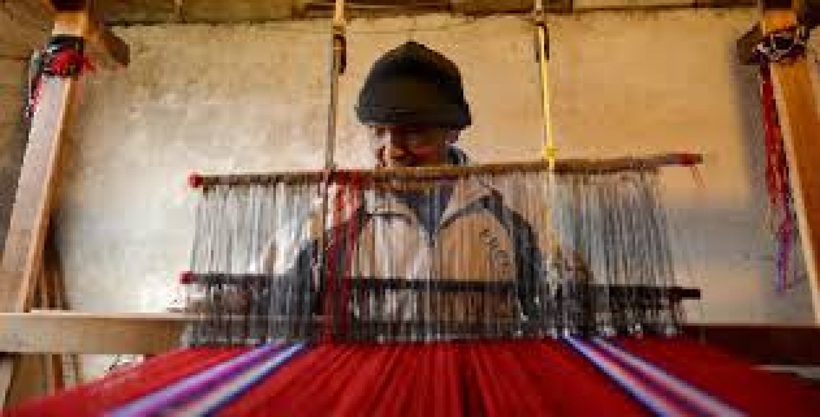 El Telar de la Identidad: Saberes y Colores del Tejido Ancestral en Otavalo
