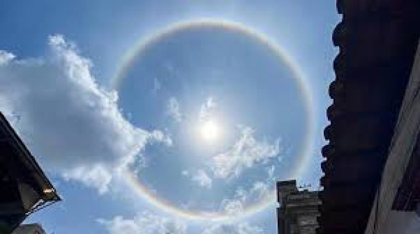 Solar and Lunar Halos in the Andes of Ecuador: Celestial Light Shows
