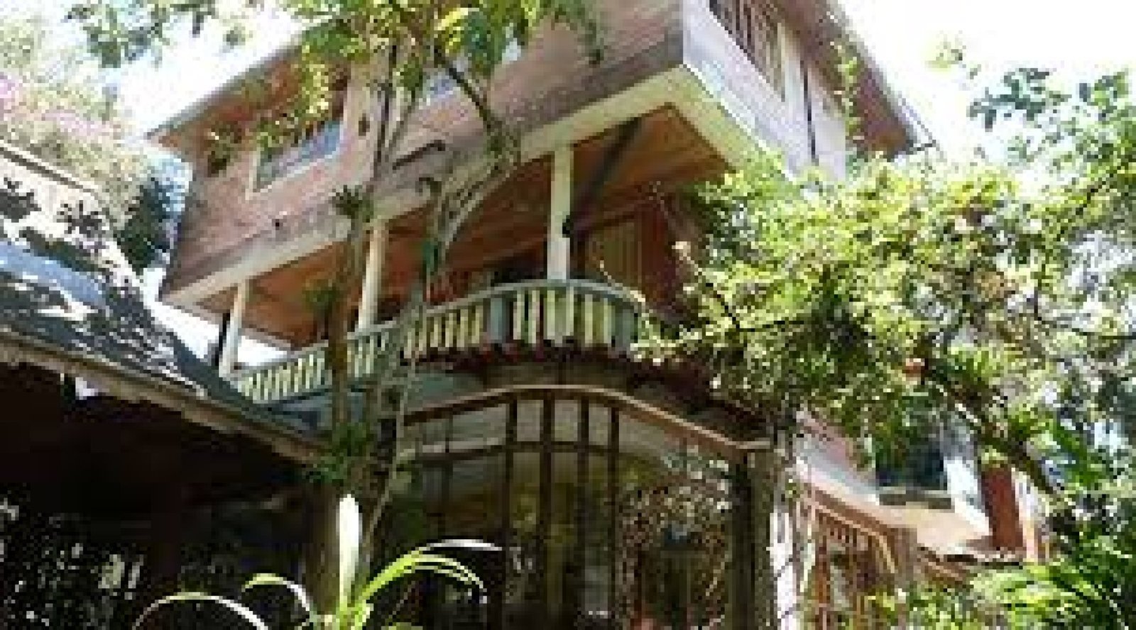 Hotel y Spa Isla de Baños: natural relaxation and wellness by the Pastaza River