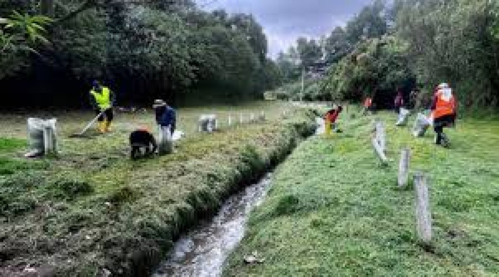 Las acequias comunitarias: el sistema ancestral de agua que organiza la vida rural en el sur del Ecuador