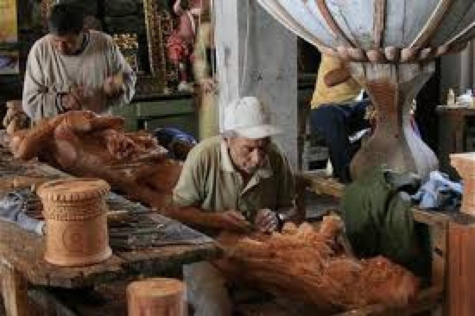 Los Talleres Artesanales de San Antonio de Ibarra: Maestría en Madera