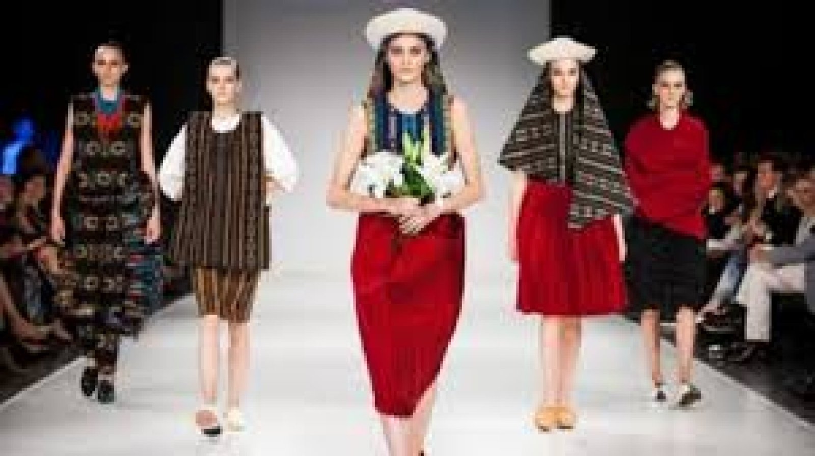 Moda con Identidad: El Renacer del Diseño Textil Ancestral en Ecuador
