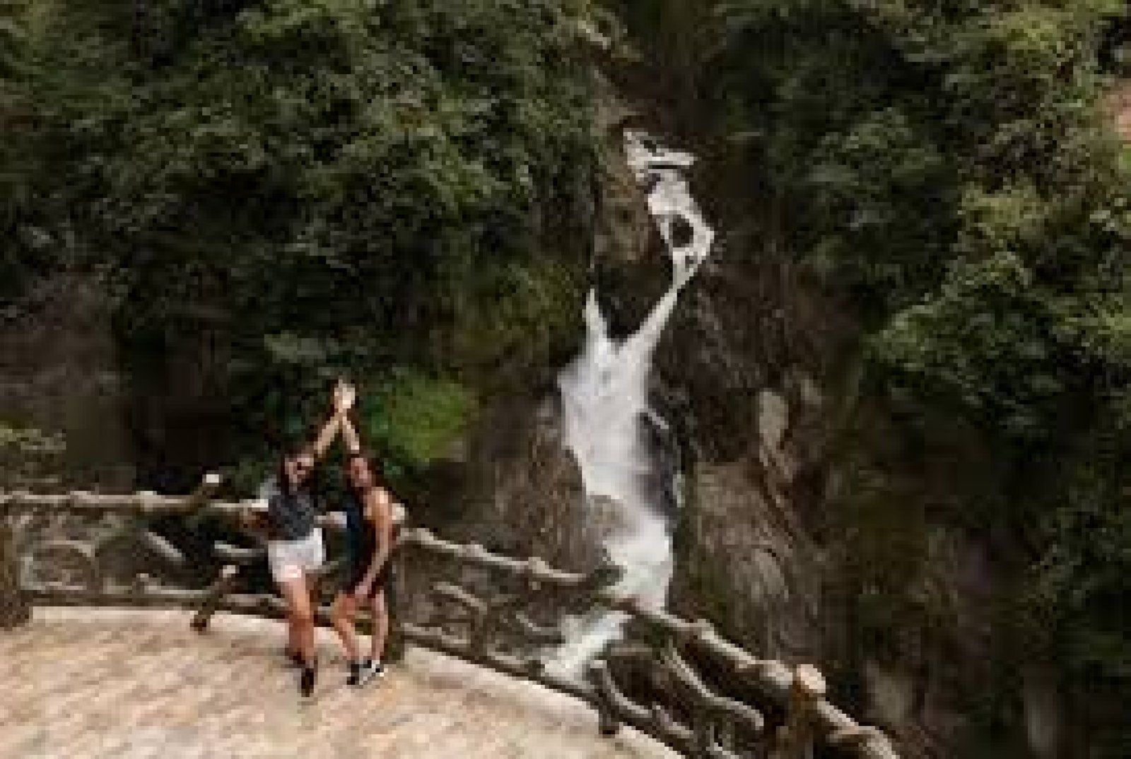 ¿Qué empacar para tu viaje a Baños de Agua Santa? Guía completa según la temporada