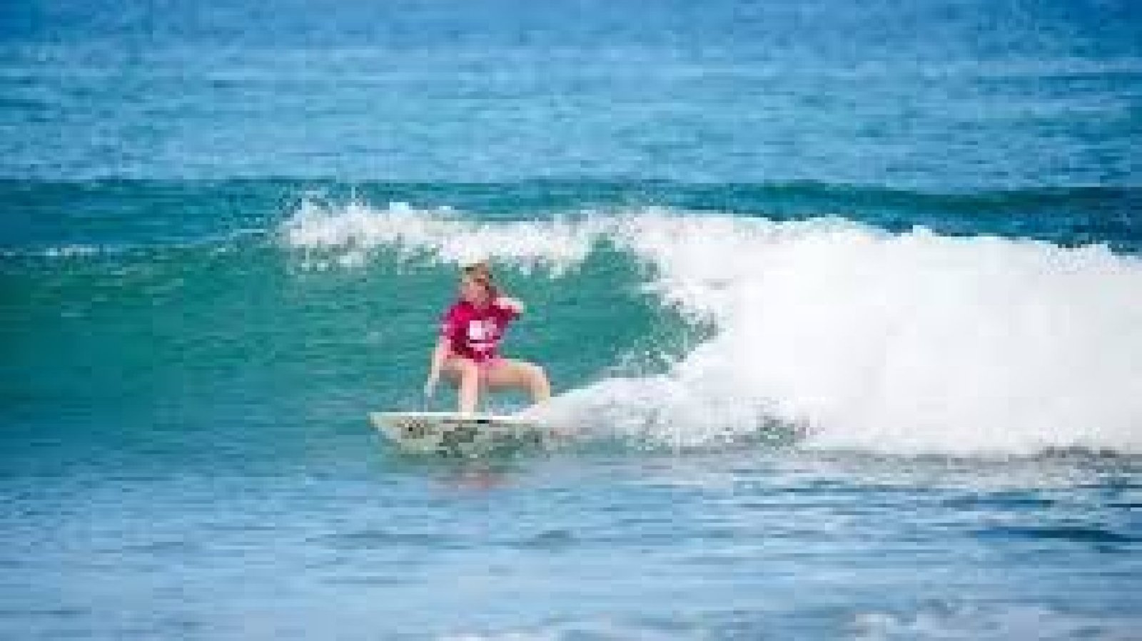 Surf and Water Sports in Esmeraldas and Manabí Beaches: Adventure on Ecuador’s Pacific Coast