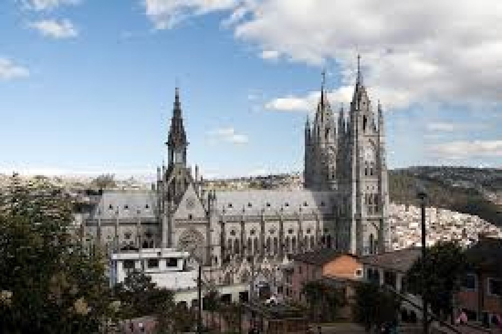 La Ruta de las Iglesias en Quito: Un Recorrido por la Historia y la Arquitectura Colonial