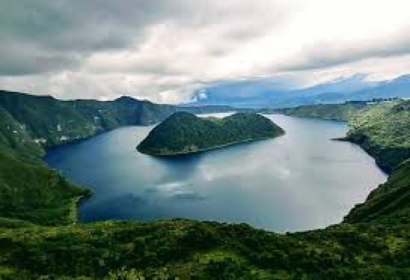 Cuicocha Lagoon Tour: Boat Ride and Trekking in Cotacachi
