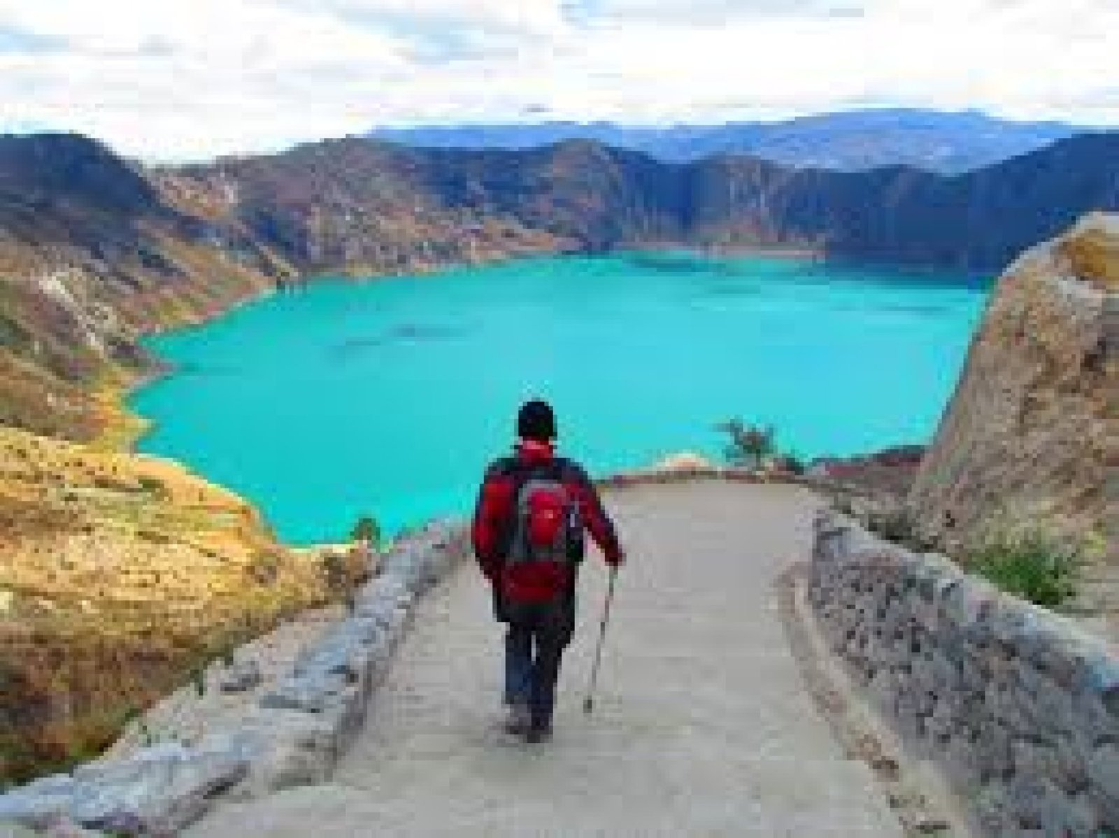 Trekking in Quilotoa: Complete Guide to Exploring the Volcanic Lagoon