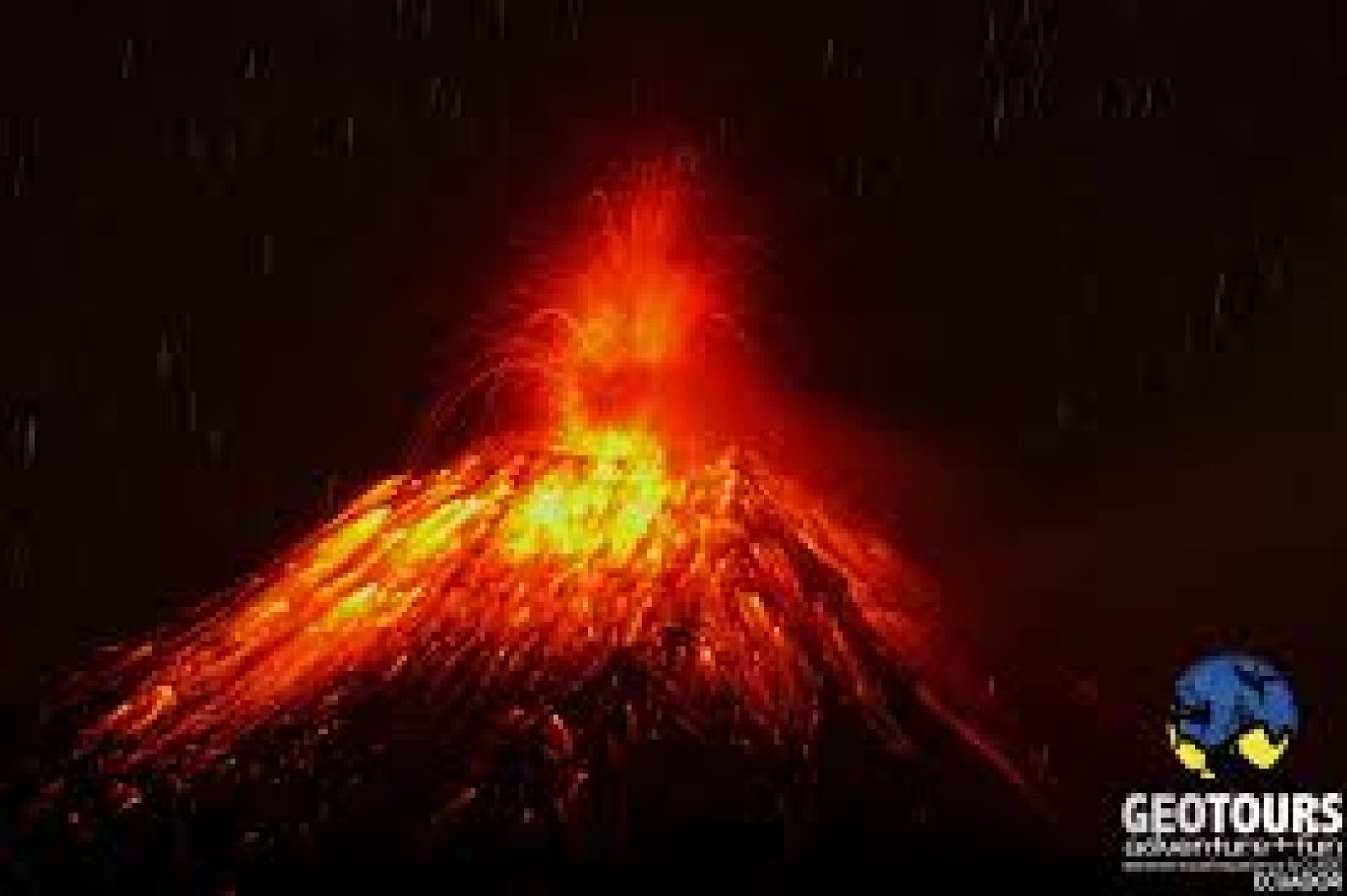 Turismo de aventura en volcanes activos y zonas de geotermia en Ecuador