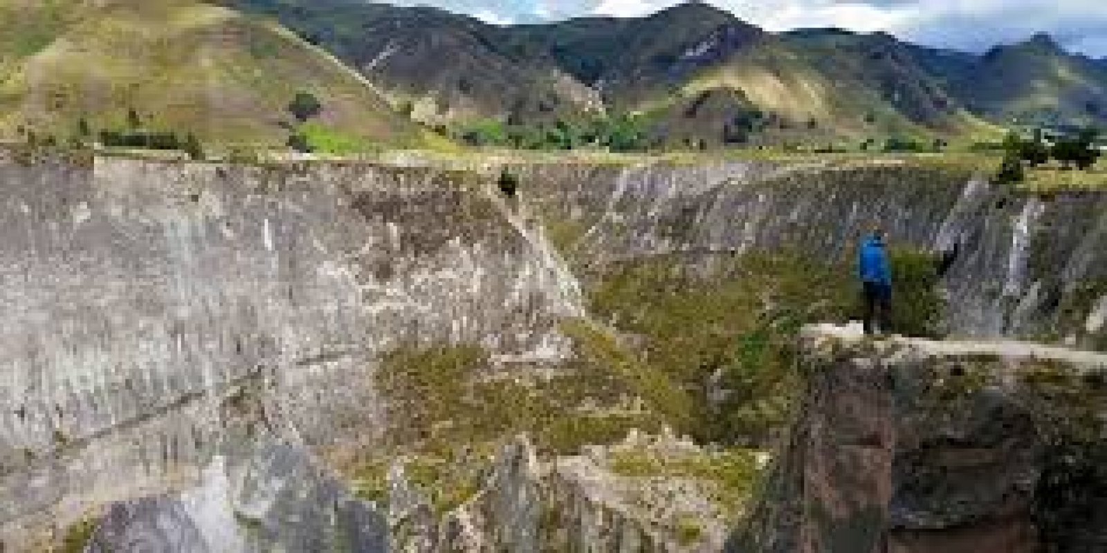 Turismo en el Cañón del Río Toachi: aventura y paisajes en la Sierra de Ecuador