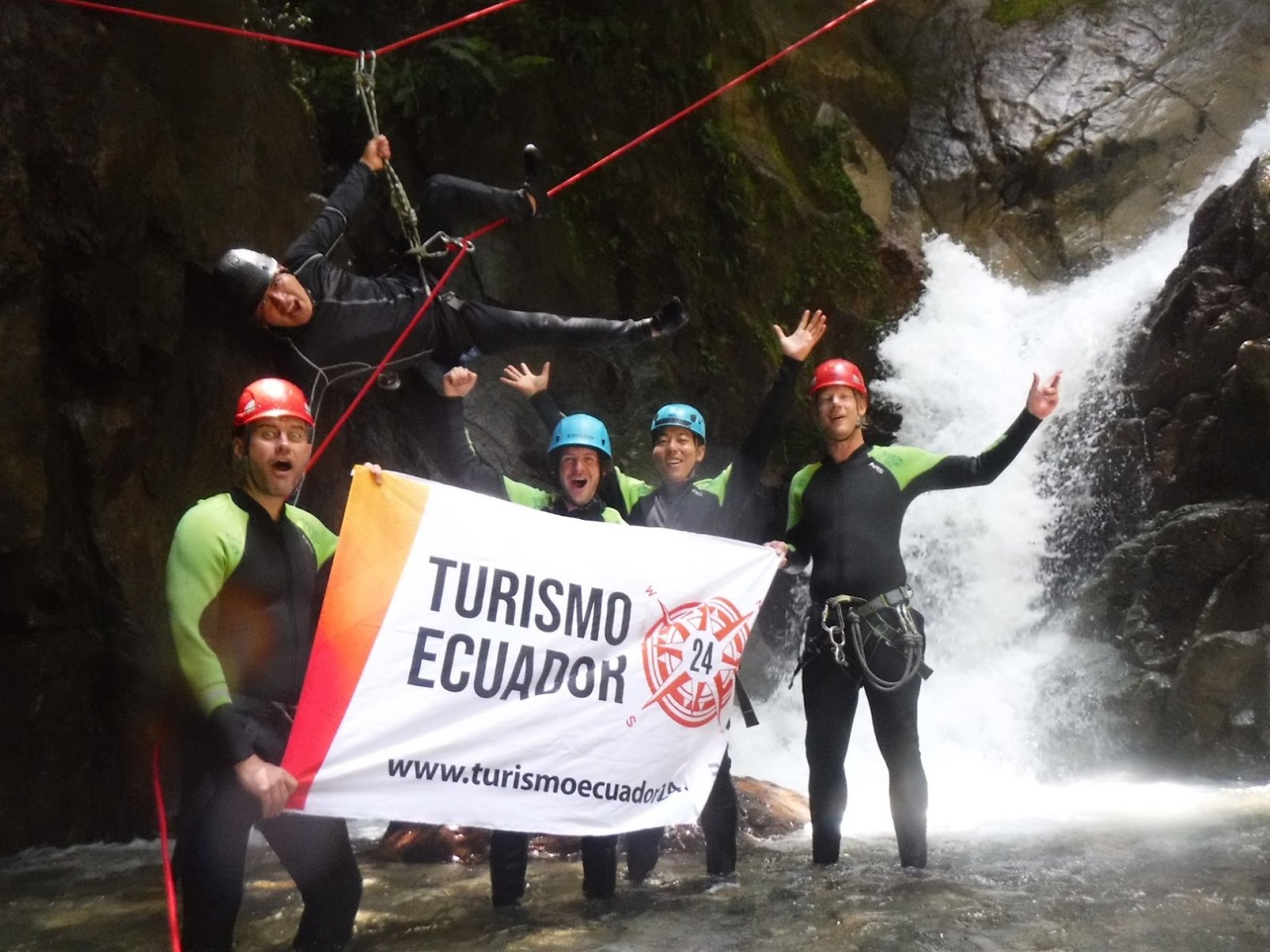 Mejores Tours de Canyoning en Baños Ecuador: Guía Completa de Aventura y Rappel en Cascadas