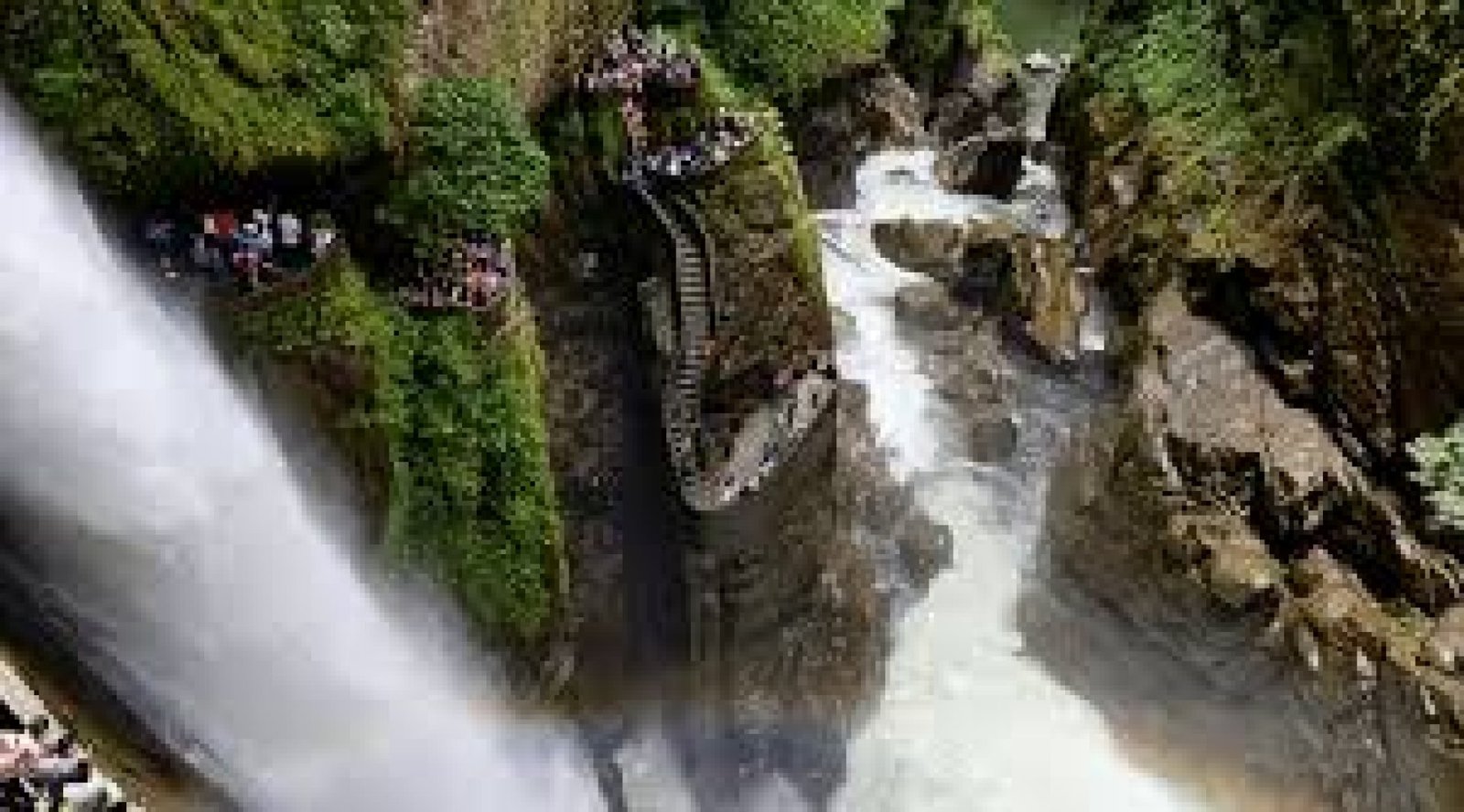 Baños de Agua Santa: Un Paraíso Natural y Centro de Aventura