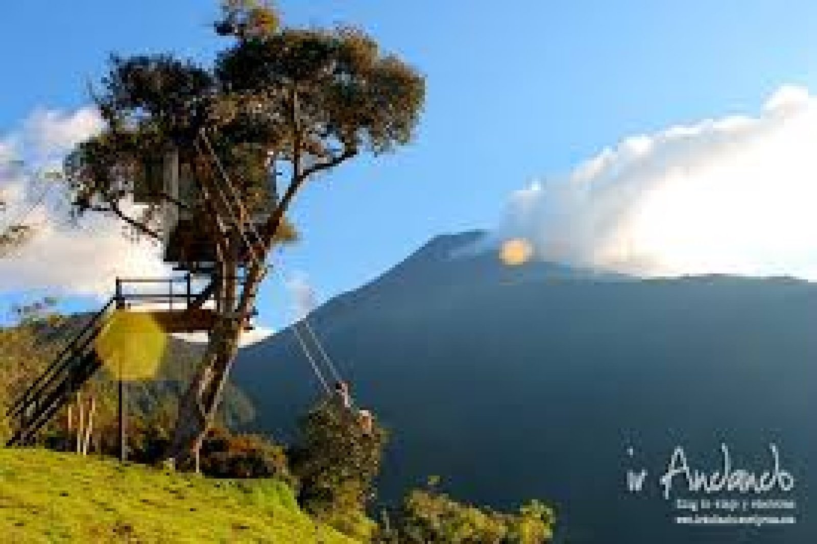 The Tree House in Baños: An Adventure Among Clouds and Volcanoes