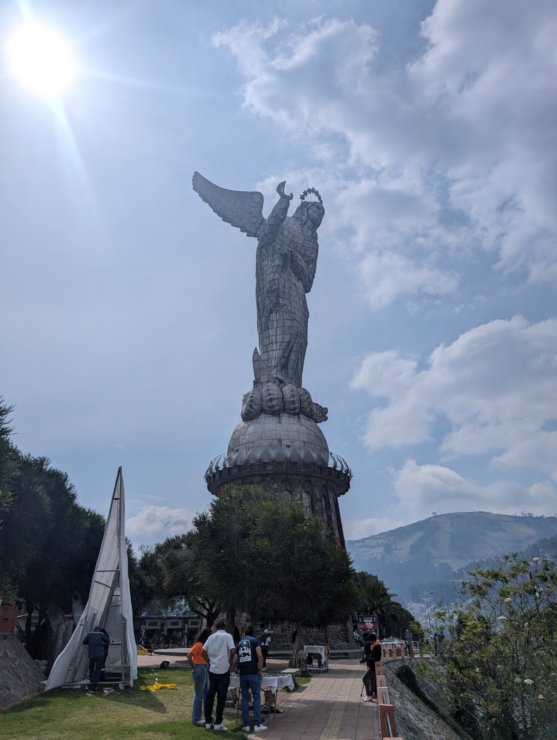 QUITO AND ITS SURROUNDINGS