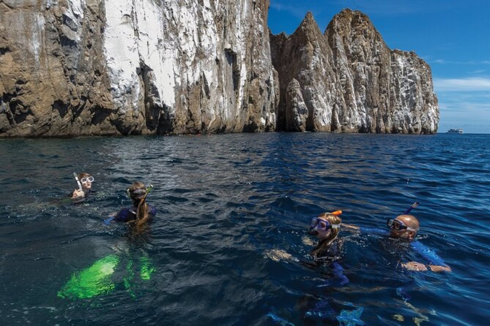 Tour 360° San Cristóbal Galápagos – Kicker Rock, Punta Pitt, Bahía Sardina y Rosa Blanca