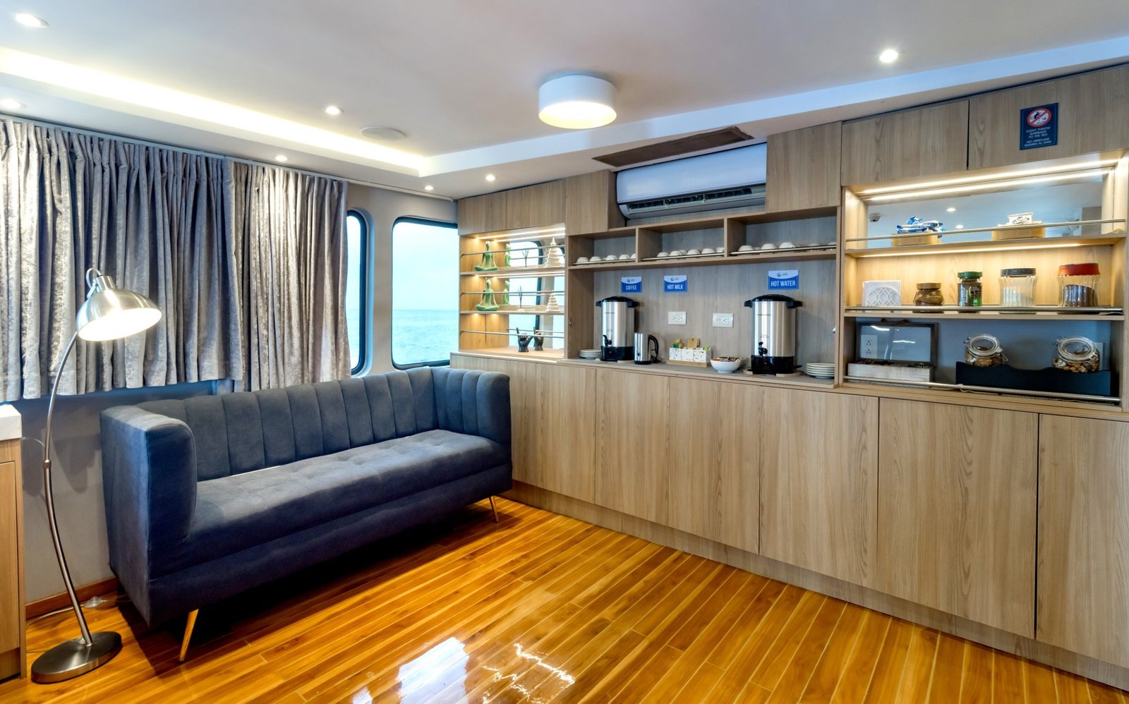 8 Day B - Galapagos Grand Queen Beatriz Cruise