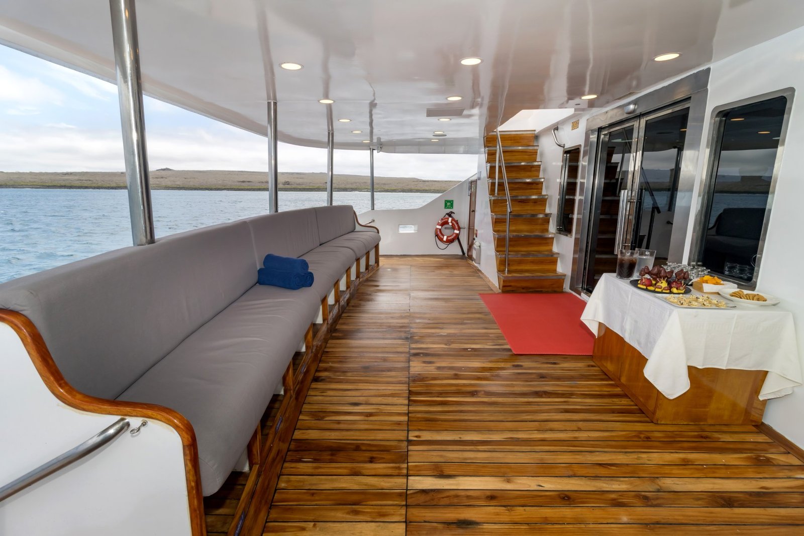 8 Day B - Galapagos Grand Queen Beatriz Cruise