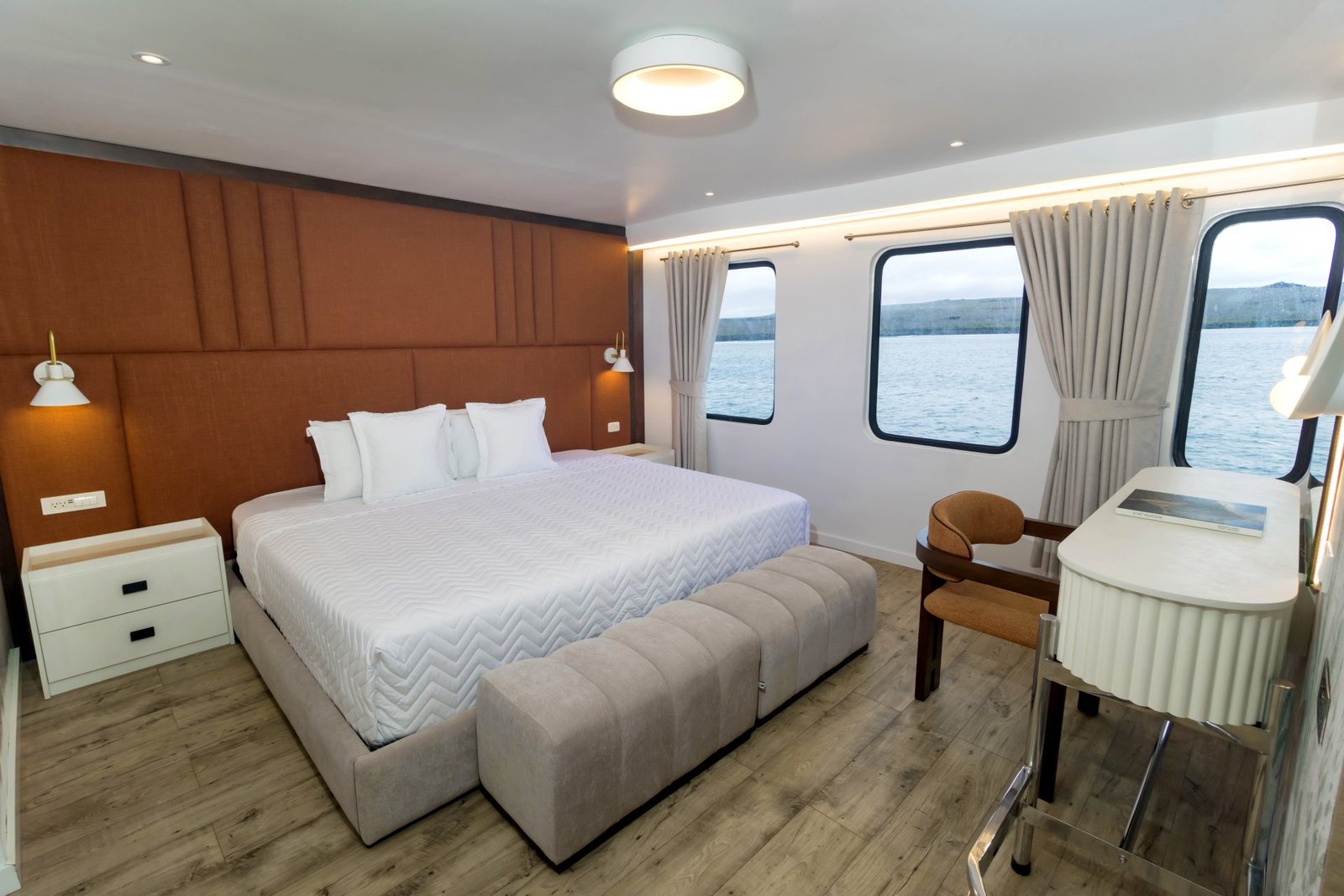 8 Day C - Galapagos Grand Queen Beatriz Cruise