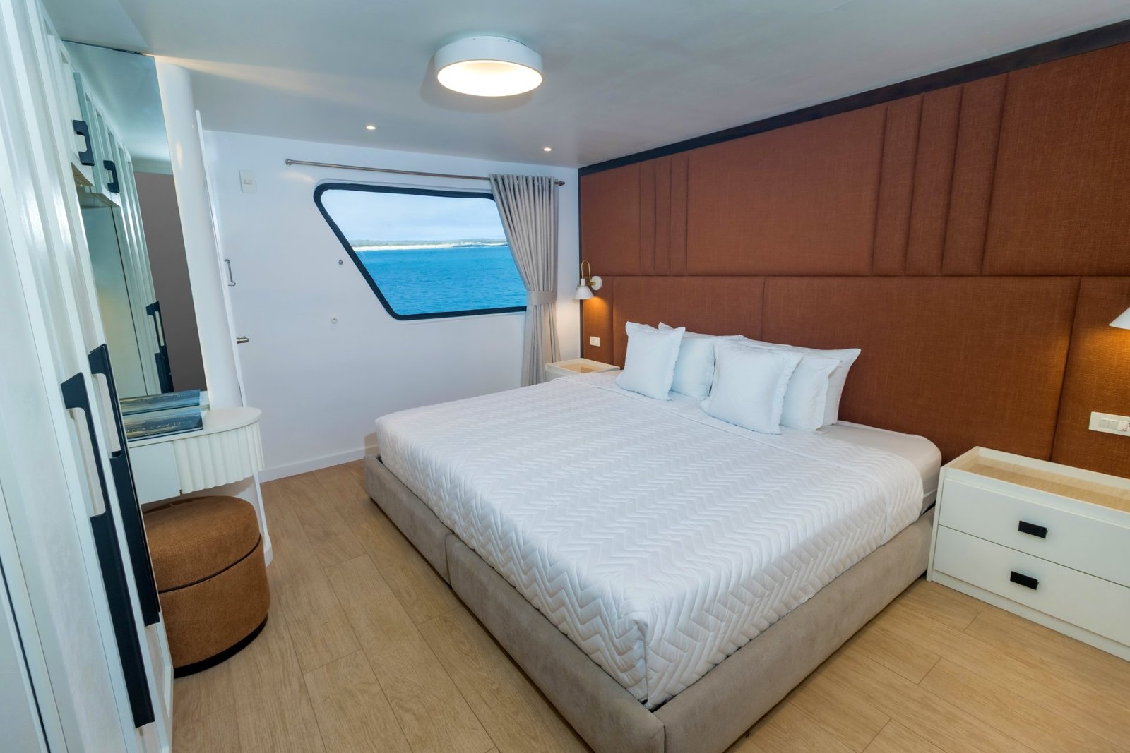 5 Day A - Grand Queen Beatriz Galapagos Cruise