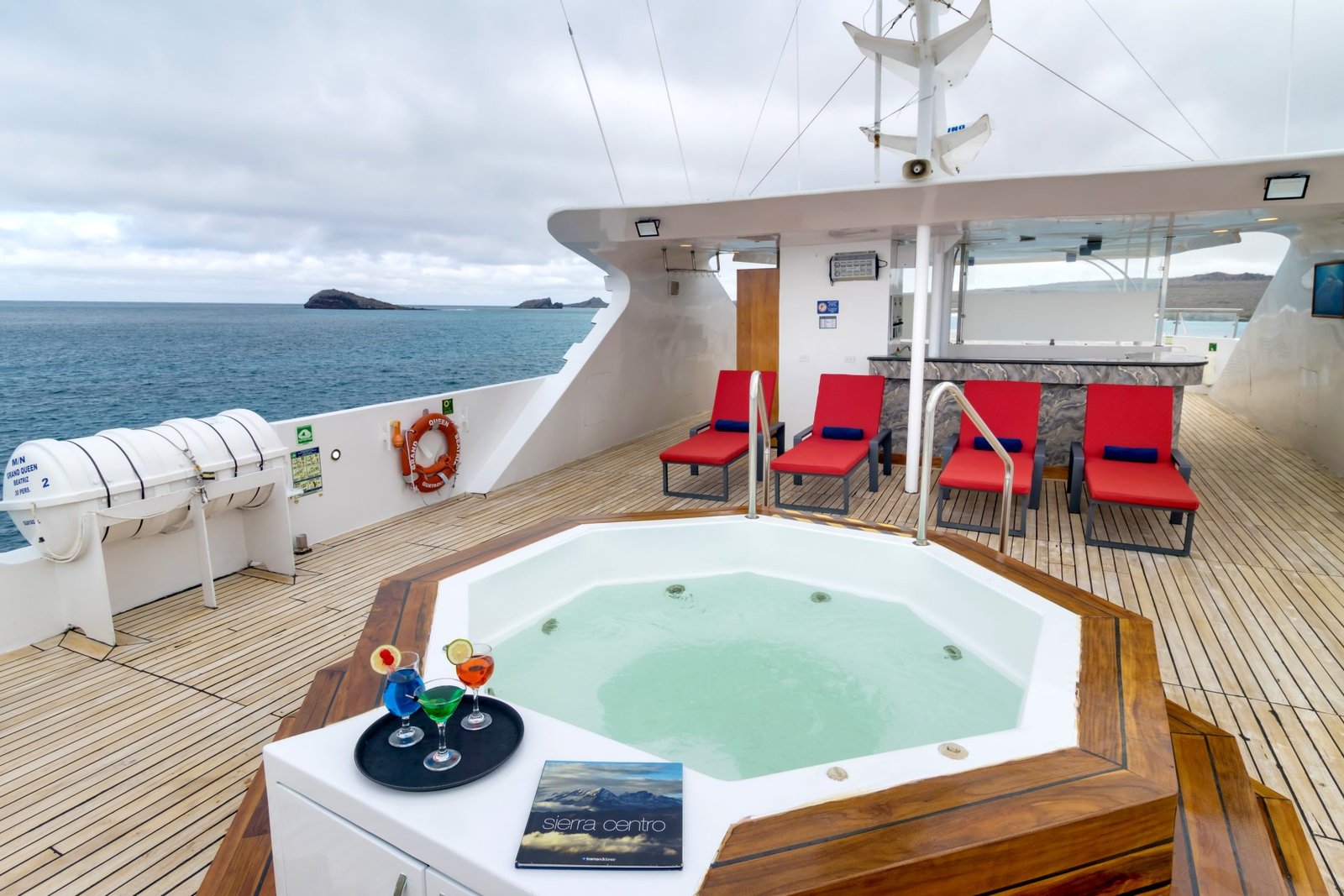 8 Day B - Galapagos Grand Queen Beatriz Cruise