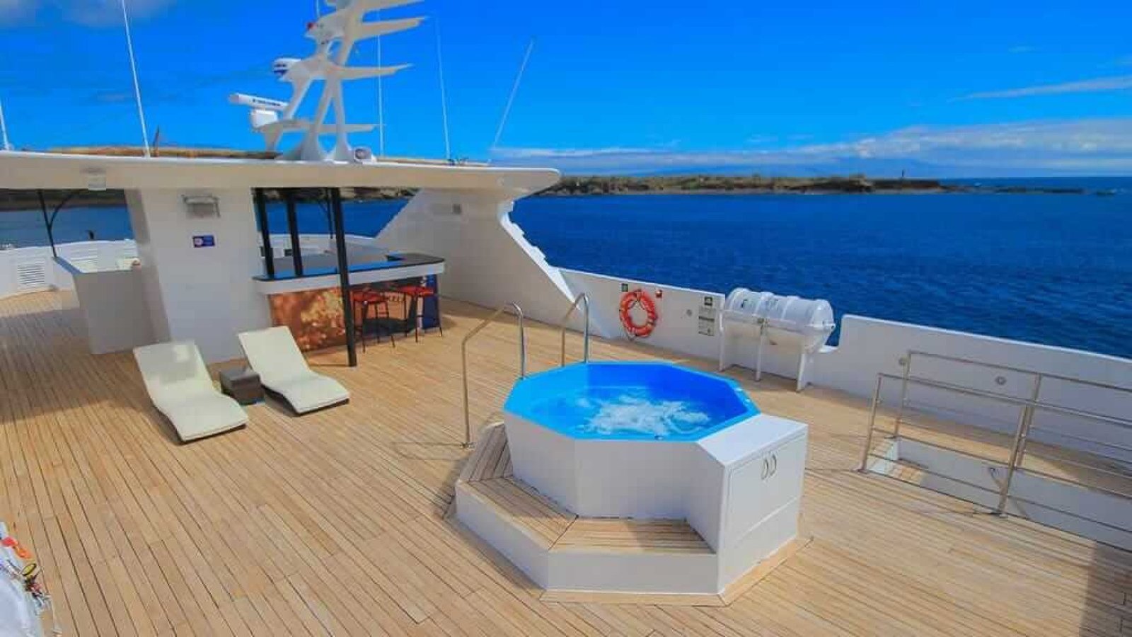8 Day A - Galapagos Grand Queen Beatriz Cruise