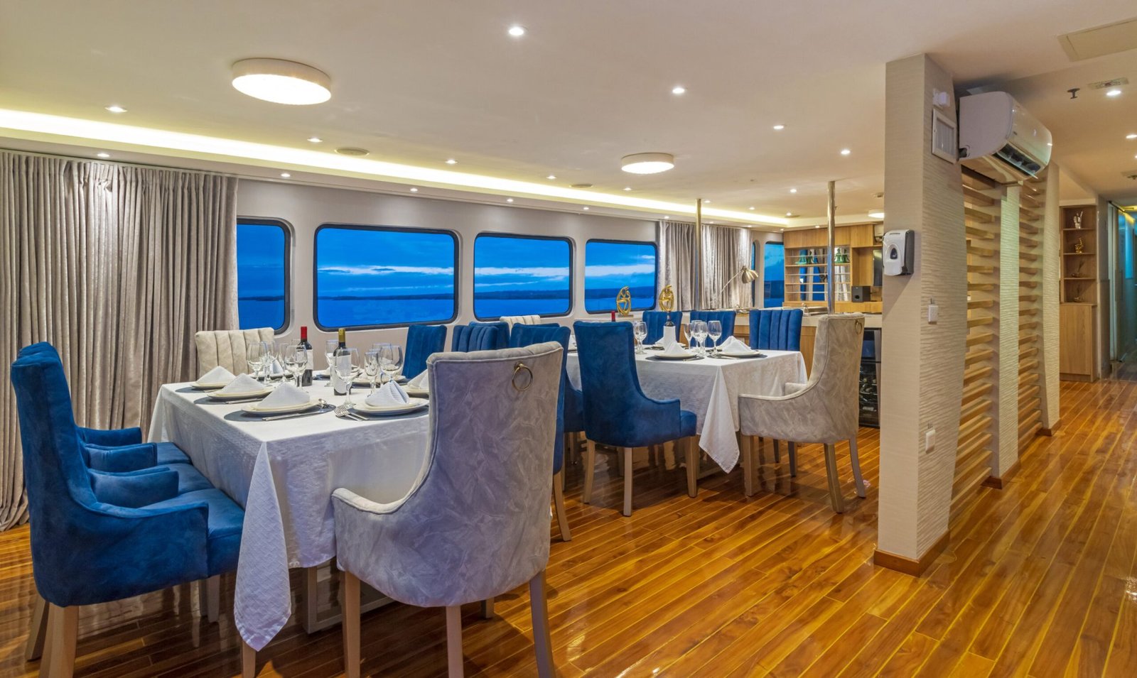 8 Day A - Galapagos Grand Queen Beatriz Cruise