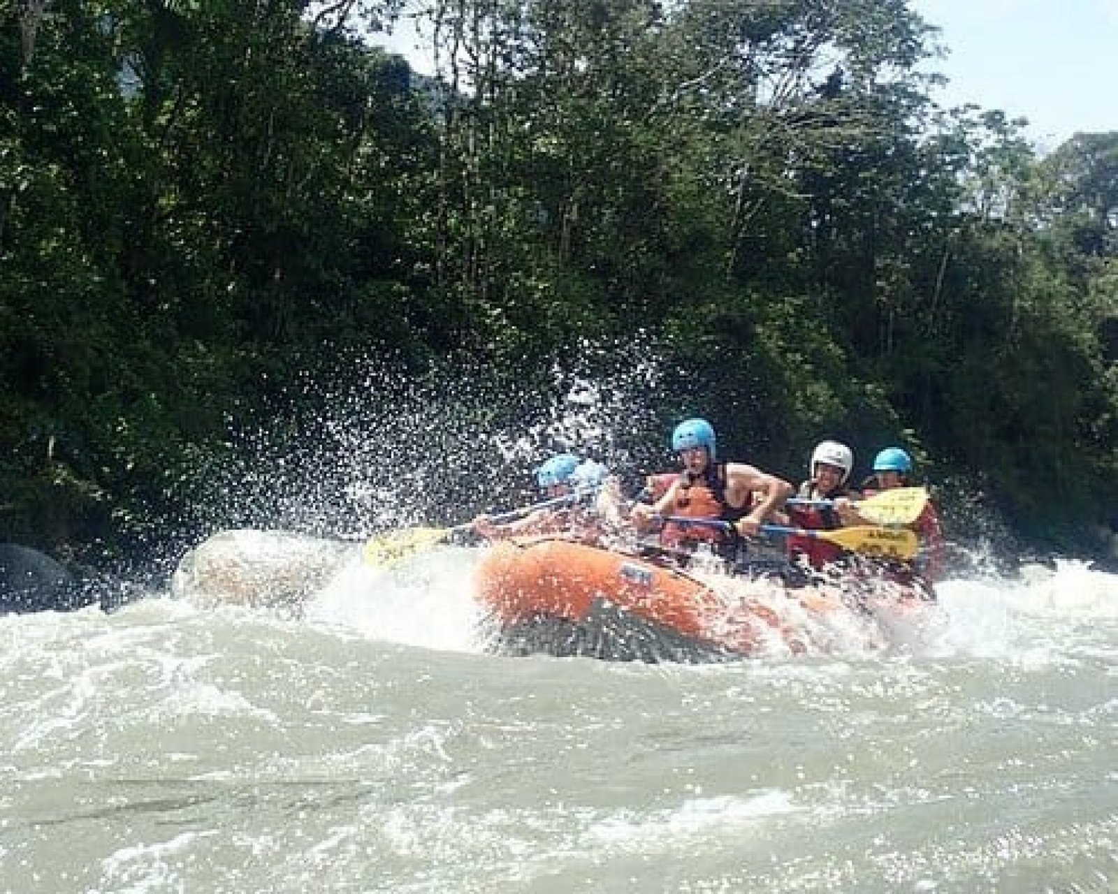 Rafting in Baños Ecuador – Pastaza River (Class III–IV)