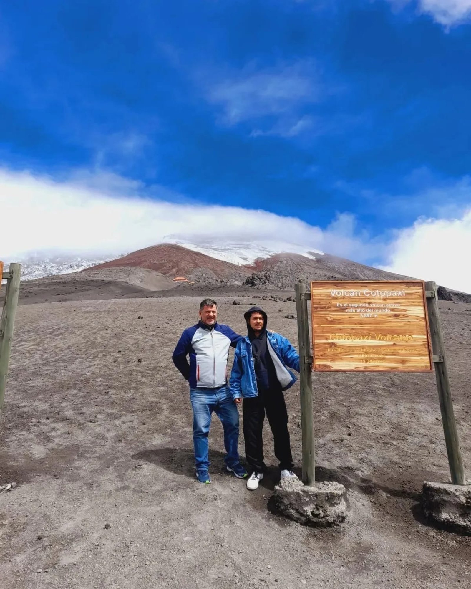 Private Tour to Cotopaxi Volcano and Quilotoa Lagoon Ecuador